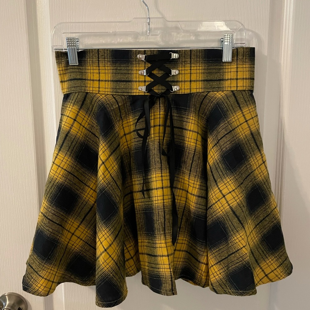 Yellow and black plaid laced skirt